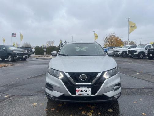 2022 Nissan Rogue Sport SV