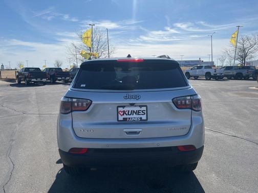 Silver Zynith Metallic Clearcoat 2025 Jeep Compass Limited
