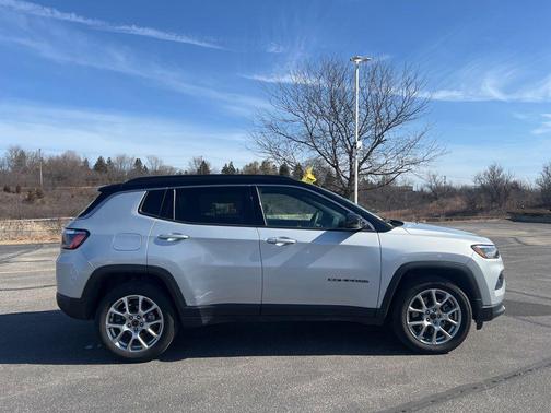 Silver Zynith Metallic Clearcoat 2025 Jeep Compass Limited