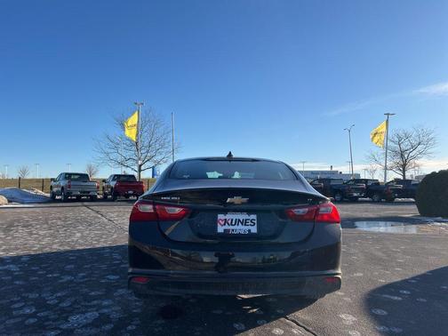 Mosaic Black Metallic 2025 Chevrolet Malibu FWD 1LT