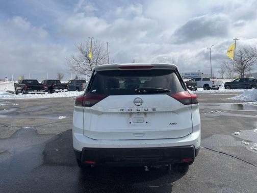 2025 Nissan Rogue SV