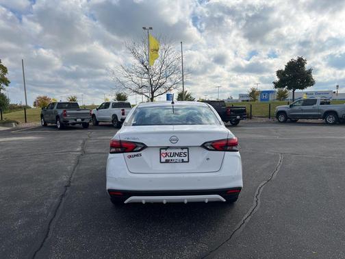 2024 Nissan Versa 1.6 S