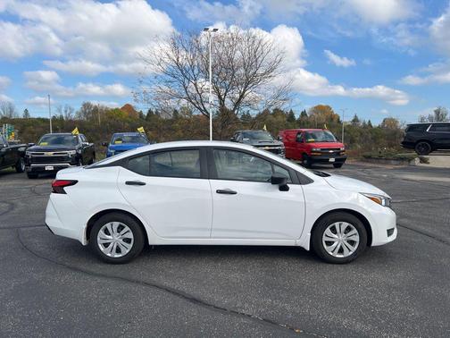 2024 Nissan Versa 1.6 S