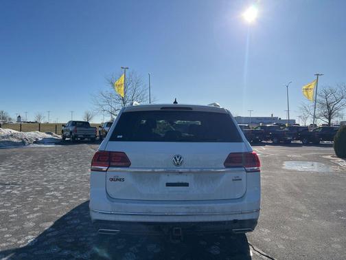 Pure White 2019 Volkswagen Atlas 3.6L SE w/Technology