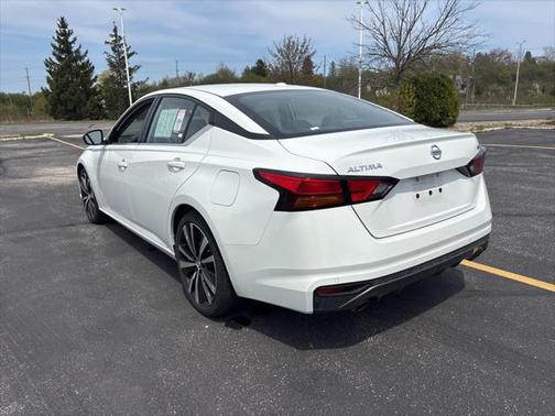 2022 Nissan Altima SR FWD