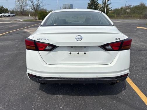 2022 Nissan Altima SR FWD