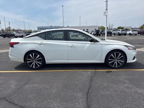 2022 Nissan Altima SR FWD