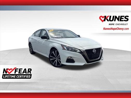 2022 Nissan Altima SR FWD