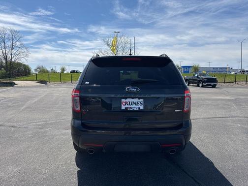TUXEDO BLACK METALLIC 2015 Ford Explorer XLT