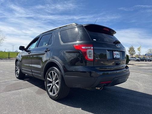 TUXEDO BLACK METALLIC 2015 Ford Explorer XLT