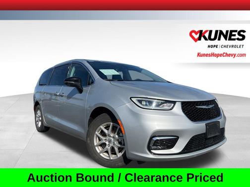 Silver Mist Clearcoat 2024 Chrysler Pacifica Touring L