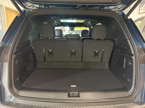 Lakeshore Blue Metallic 2026 Chevrolet Traverse LT