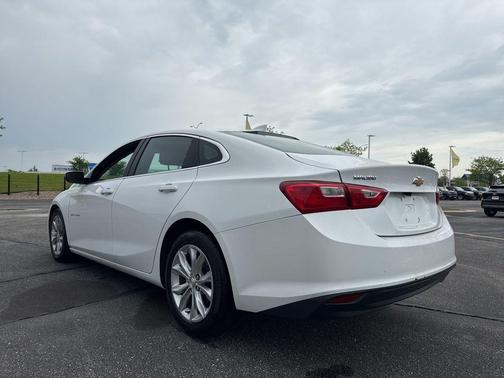 Summit White 2023 Chevrolet Malibu FWD 1LT