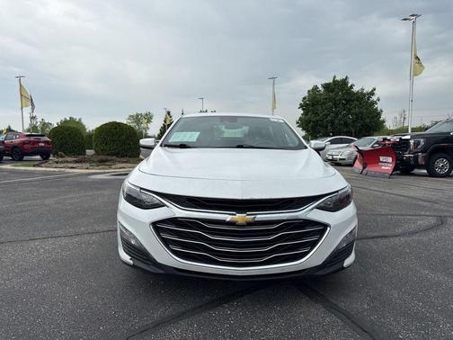 Summit White 2023 Chevrolet Malibu FWD 1LT