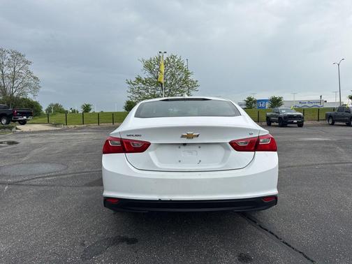 Summit White 2023 Chevrolet Malibu FWD 1LT