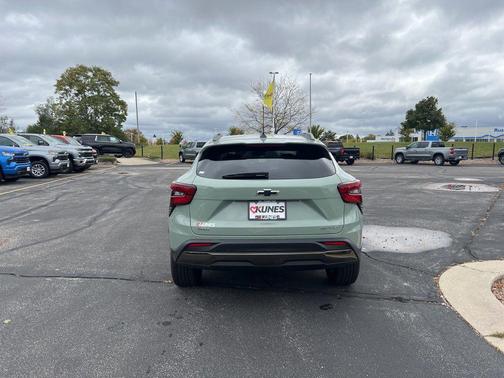 Cacti Green 2026 Chevrolet Trax FWD ACTIV