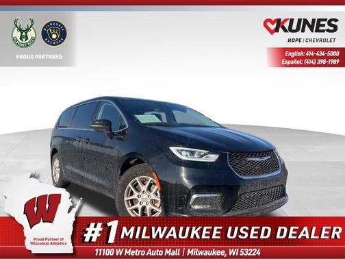 Diamond Black Crystal Pearlcoat 2024 Chrysler Pacifica Touring L