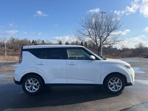 Snow White Pearl 2025 Kia Soul LX