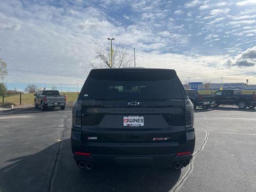 2025 Chevrolet Suburban RST