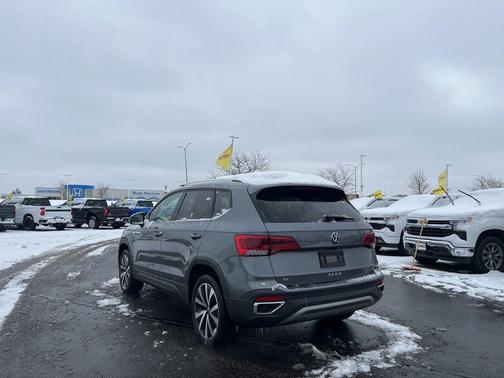 2024 Volkswagen Taos 1.5T SE