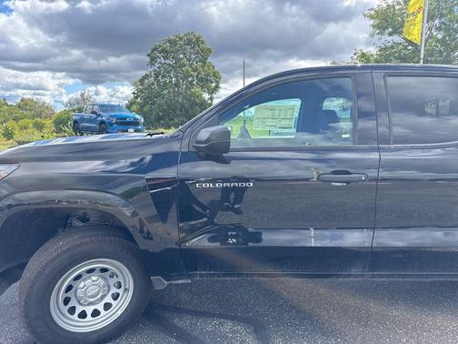 2025 Chevrolet Colorado WT