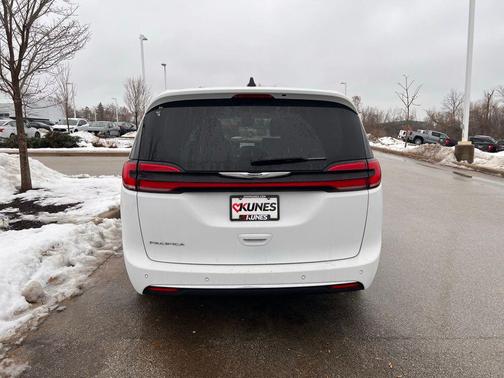 Bright White Clearcoat 2024 Chrysler Pacifica Touring L