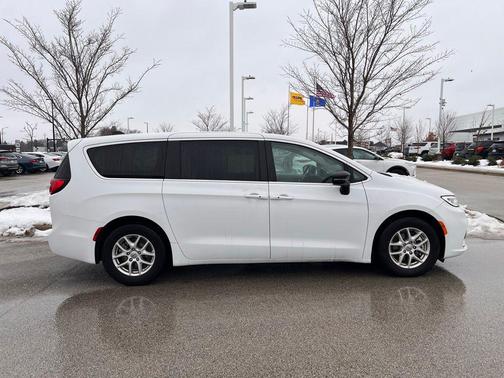 Bright White Clearcoat 2024 Chrysler Pacifica Touring L
