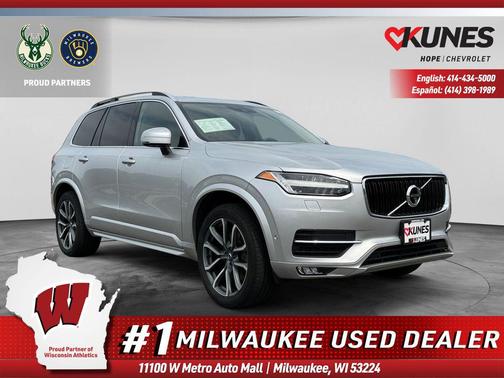 Bright Silver Metallic 2017 Volvo XC90 T6 Momentum