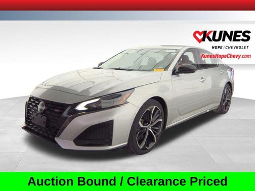 Brilliant Silver Metallic 2024 Nissan Altima SR FWD