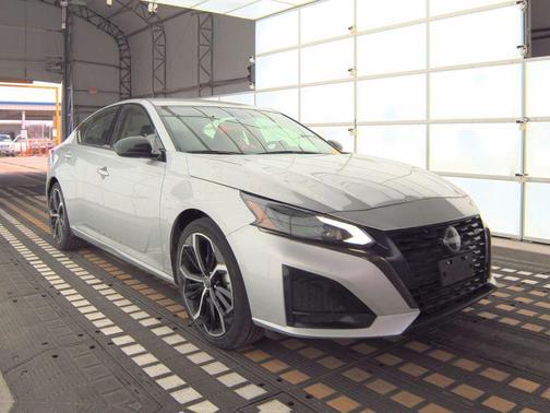 Brilliant Silver Metallic 2024 Nissan Altima SR FWD