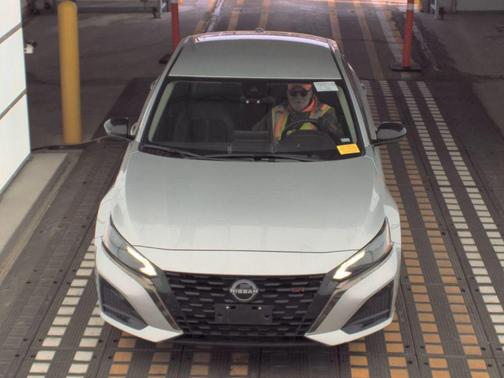 Brilliant Silver Metallic 2024 Nissan Altima SR FWD
