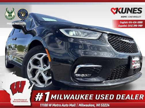 Brilliant Black Crystal Pearlcoat 2023 Chrysler Pacifica Limited