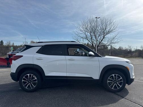 Summit White 2026 Chevrolet Trailblazer LT