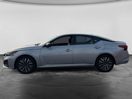Brilliant Silver Metallic 2024 Nissan Altima 2.5 SV