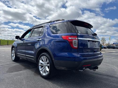 DEEP IMPACT BLUE METALLIC 2015 Ford Explorer XLT