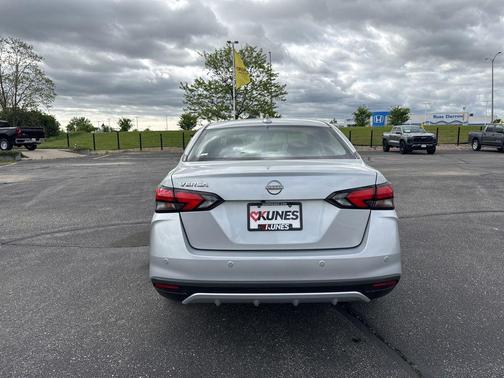 Brilliant Silver Metallic 2025 Nissan Versa 1.6 SV
