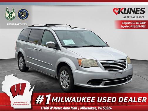 Bright Silver Metallic Clearcoat 2011 Chrysler Town & Country Touring-L