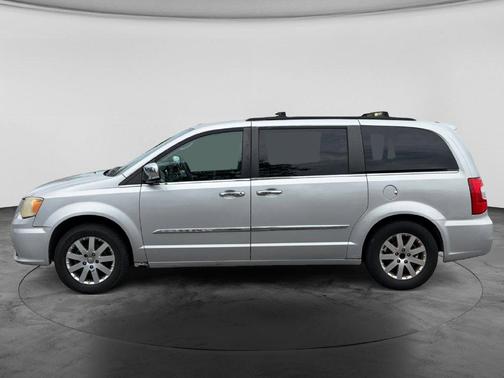 Bright Silver Metallic Clearcoat 2011 Chrysler Town & Country Touring-L