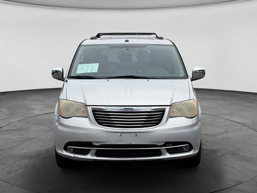 Bright Silver Metallic Clearcoat 2011 Chrysler Town & Country Touring-L