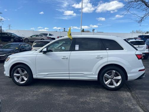 2024 Audi Q7 45 Premium Plus