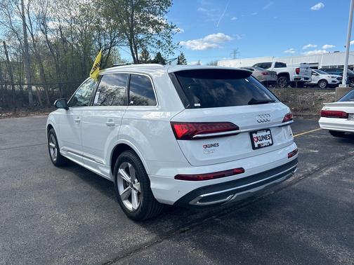 2024 Audi Q7 45 Premium Plus