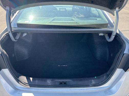 Brilliant Silver Metallic 2024 Nissan Altima S FWD