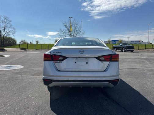 Brilliant Silver Metallic 2024 Nissan Altima S FWD