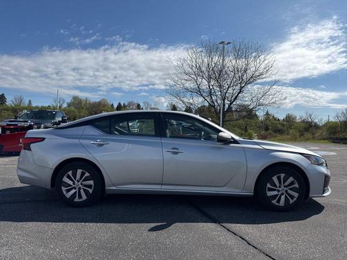 Brilliant Silver Metallic 2024 Nissan Altima S FWD