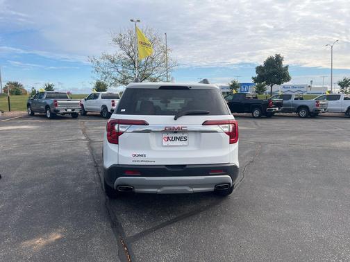 2023 GMC Acadia FWD SLT