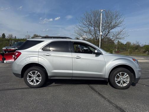 Silver Ice Metallic 2017 Chevrolet Equinox 1LT