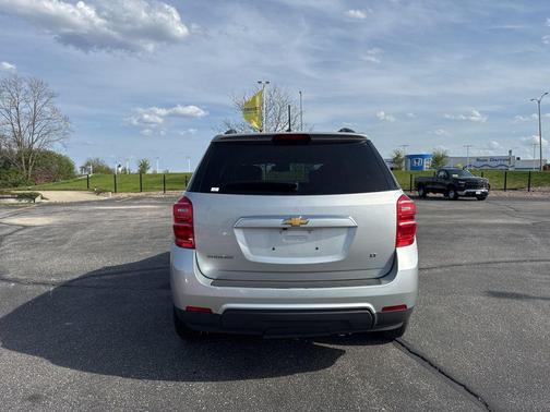 Silver Ice Metallic 2017 Chevrolet Equinox 1LT