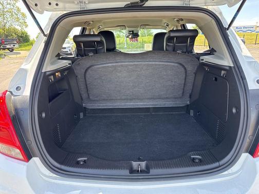 Summit White 2019 Chevrolet Trax LT