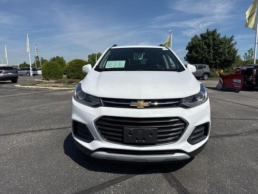 Summit White 2019 Chevrolet Trax LT