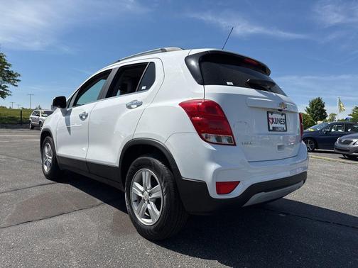 Summit White 2019 Chevrolet Trax LT